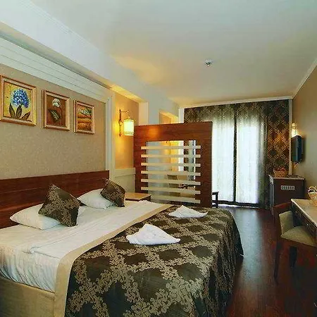 Alba Queen Resort Side