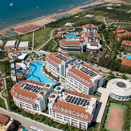 Resort Alba Queen Side